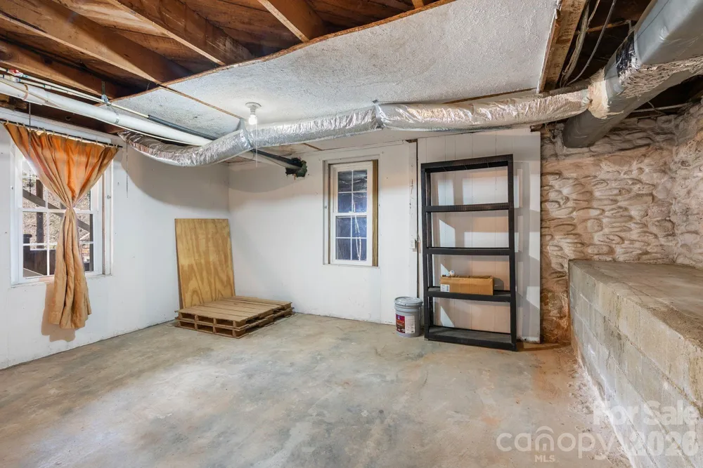 212 Holtzclaw Street #PT # 14-15 Canton, NC 28716
