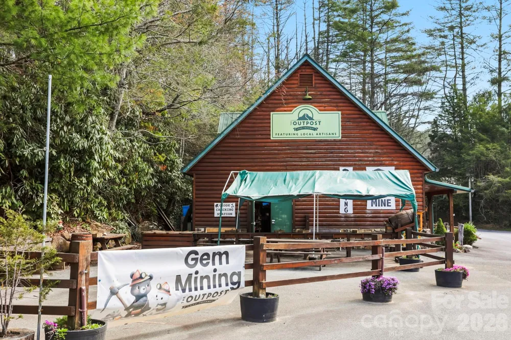 10932 Rosman Highway Lake Toxaway, NC 28747