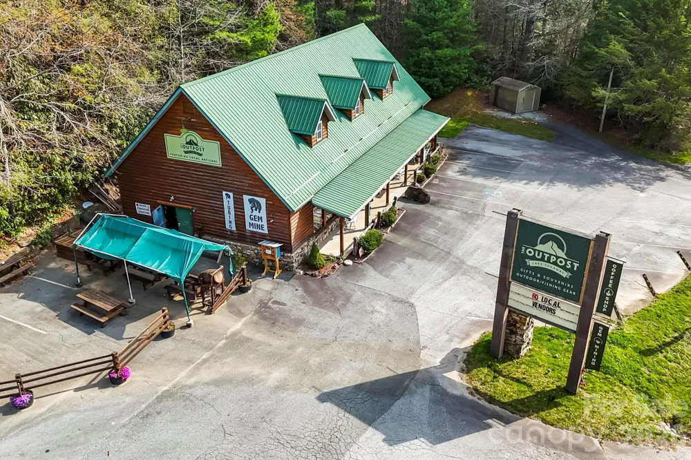 10932 Rosman Highway Lake Toxaway, NC 28747