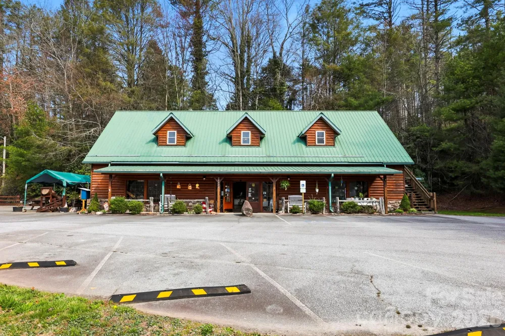 10932 Rosman Highway Lake Toxaway, NC 28747