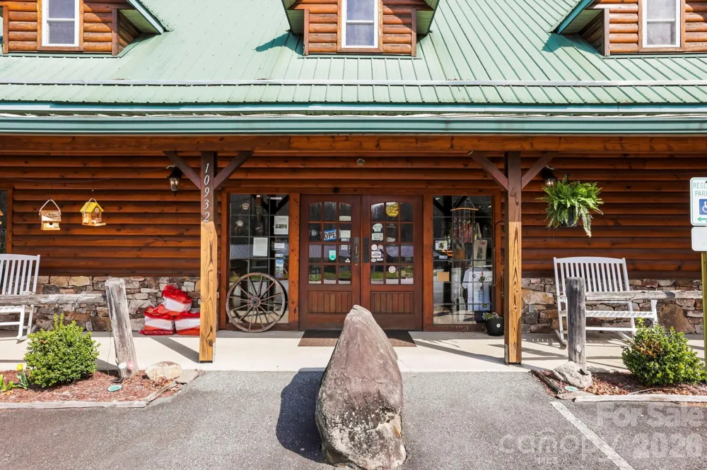 10932 Rosman Highway Lake Toxaway, NC 28747