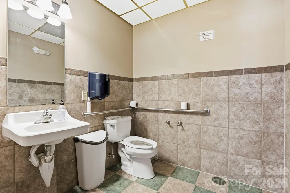 10932 Rosman Highway Lake Toxaway, NC 28747