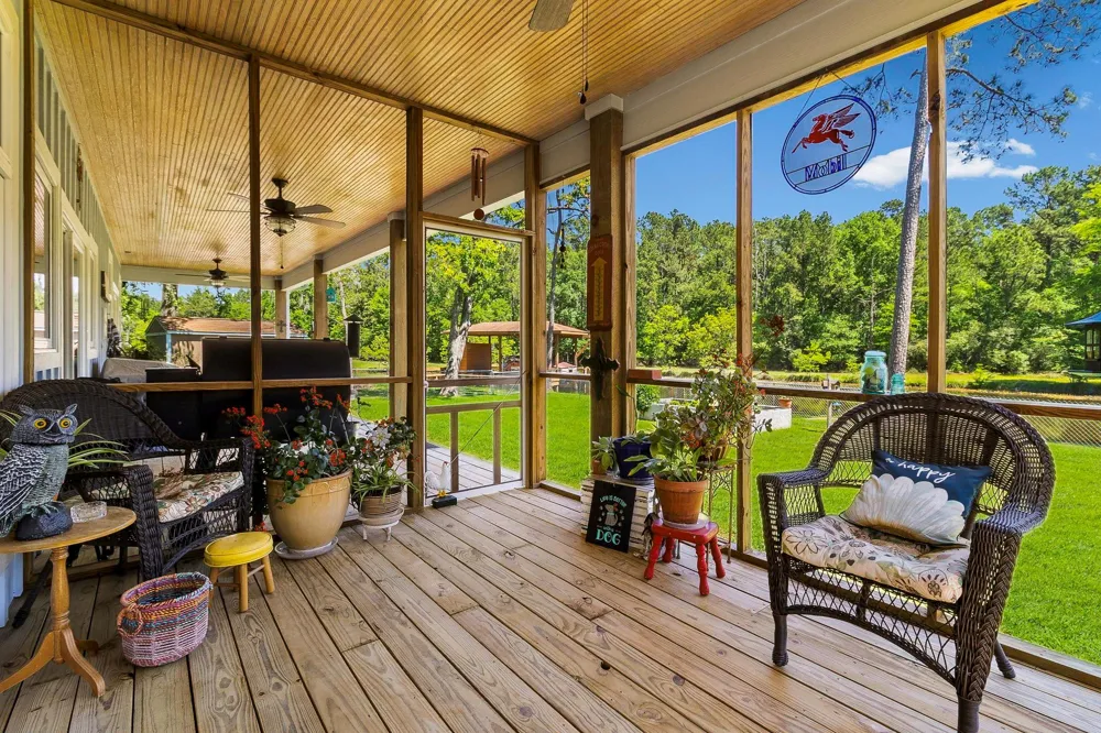 229 Knollwood Creek Onalaska, TX 77360
