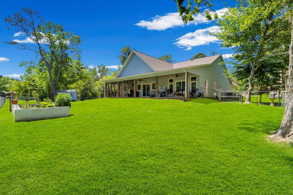 229 Knollwood Creek Onalaska, TX 77360