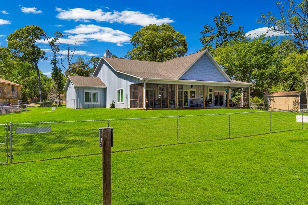 229 Knollwood Creek Onalaska, TX 77360