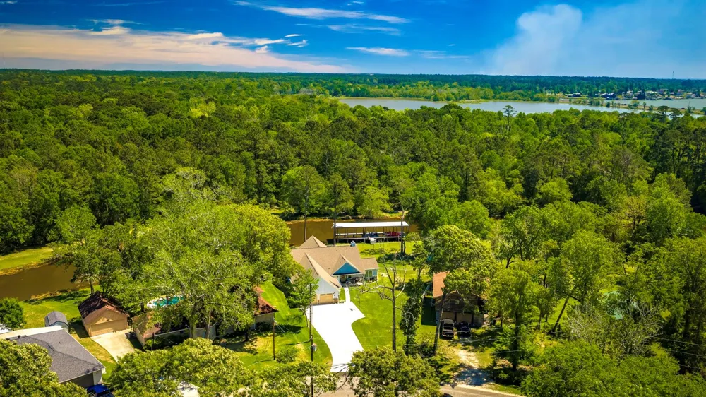 229 Knollwood Creek Onalaska, TX 77360