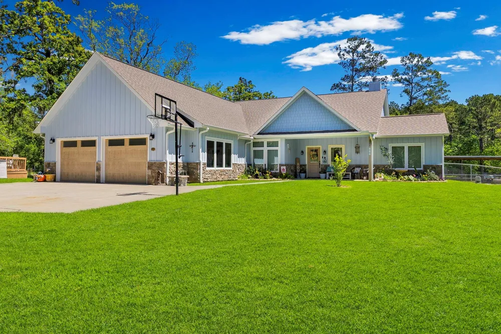 229 Knollwood Creek Onalaska, TX 77360