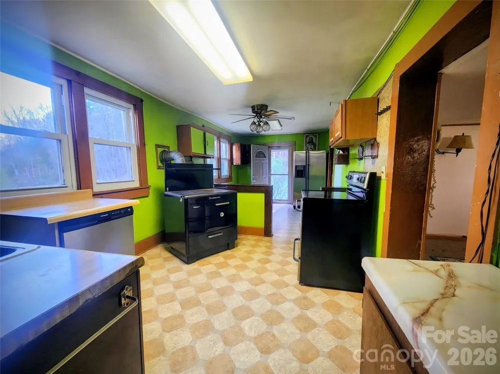 1025 Chandler Cove Road Marshall, NC 28753