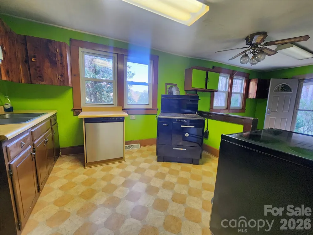 1025 Chandler Cove Road Marshall, NC 28753