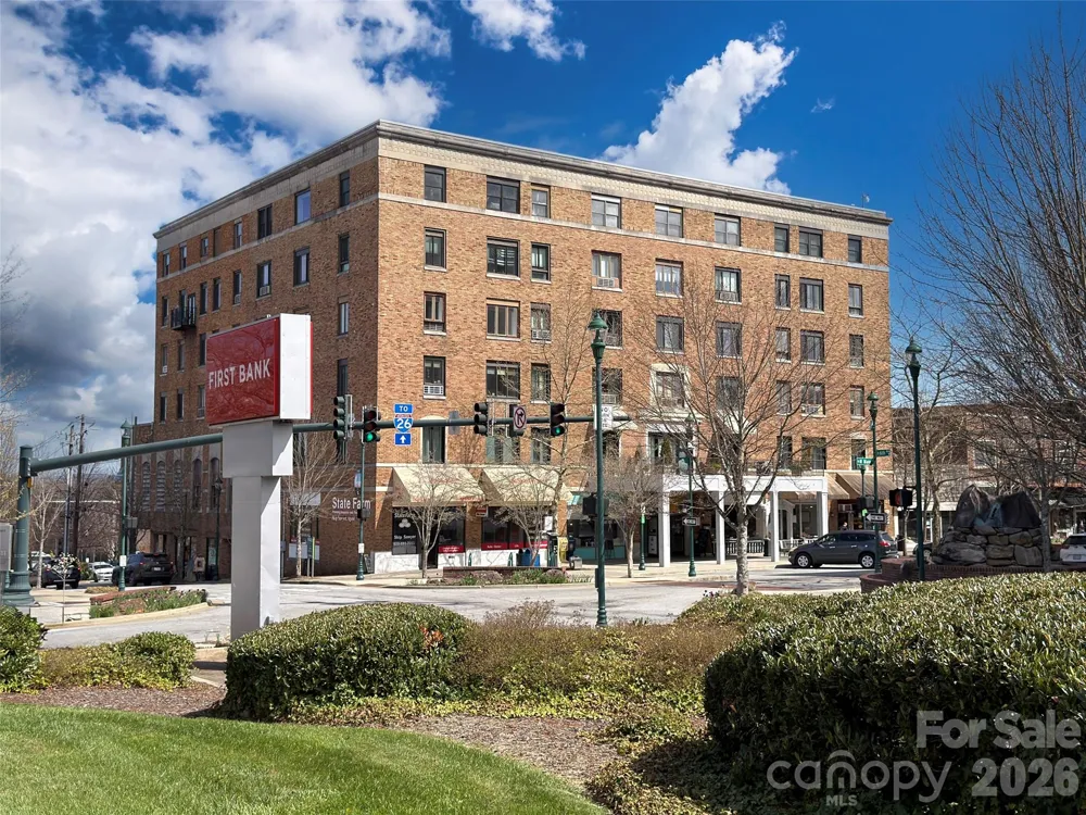 538 Main Street #305-#308 Hendersonville, NC 28792