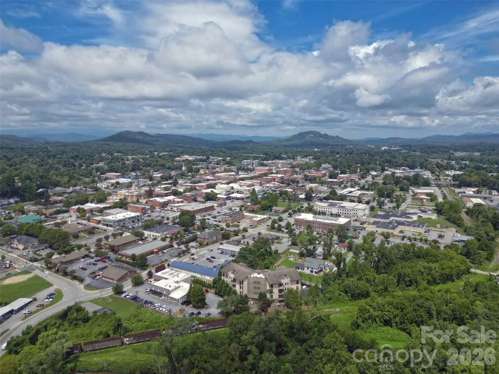 538 Main Street #305-#308 Hendersonville, NC 28792
