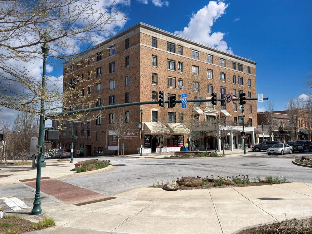 538 Main Street #305-#308 Hendersonville, NC 28792