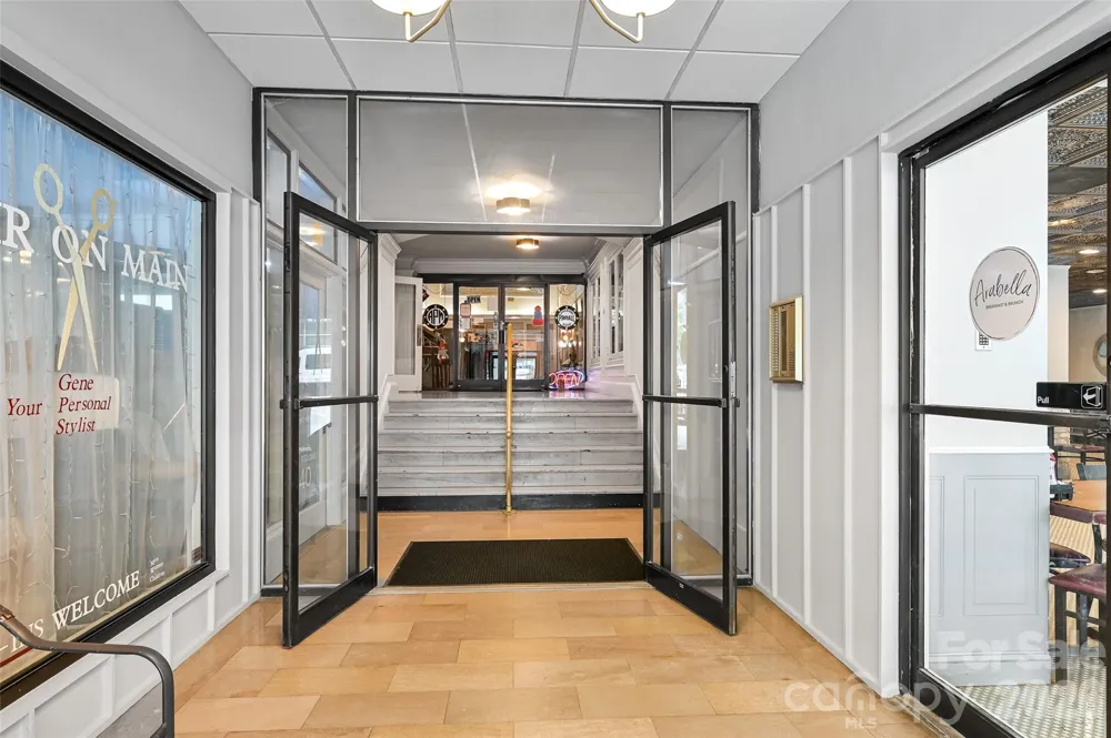 538 Main Street #305-#308 Hendersonville, NC 28792