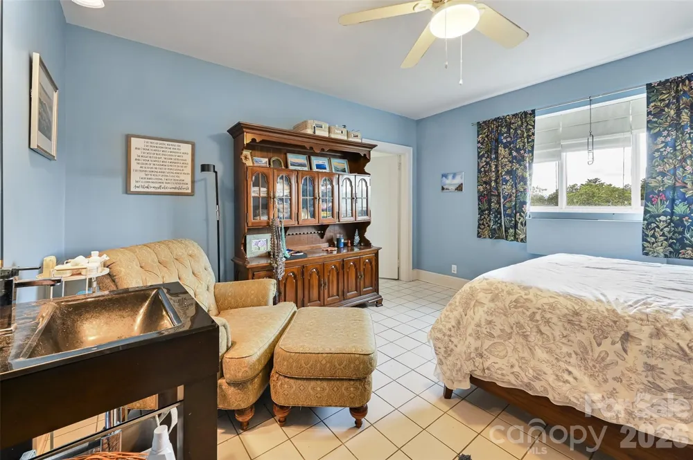 538 Main Street #305-#308 Hendersonville, NC 28792