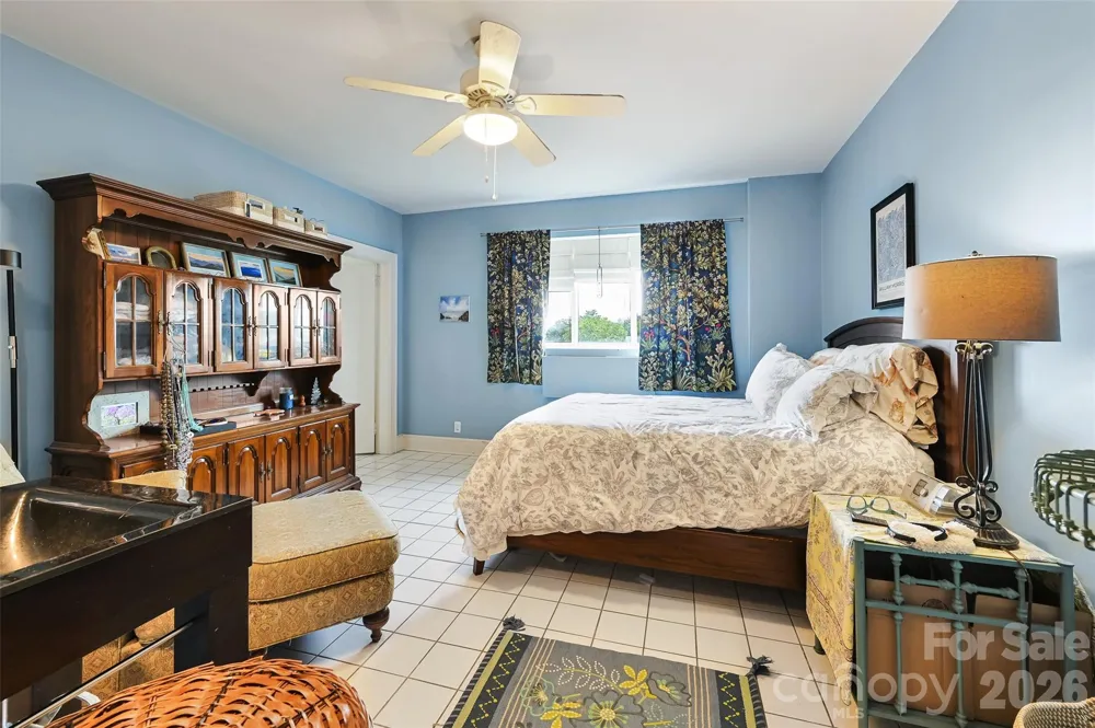 538 Main Street #305-#308 Hendersonville, NC 28792