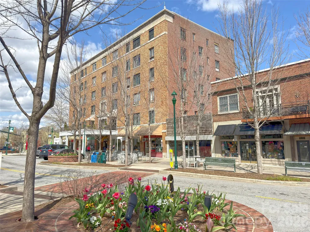 538 Main Street #305-#308 Hendersonville, NC 28792