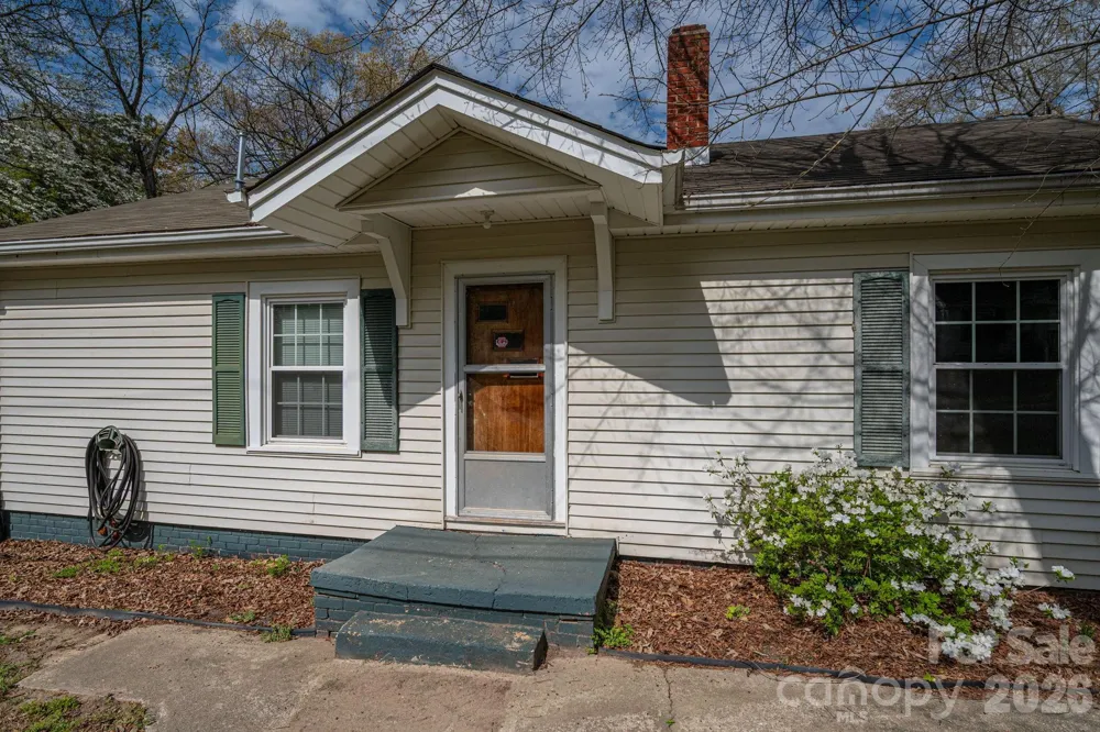 111 E Carlton Street Dallas, NC 28034