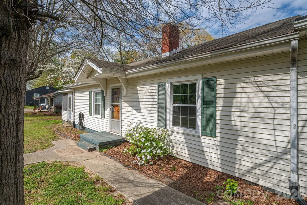 111 E Carlton Street Dallas, NC 28034