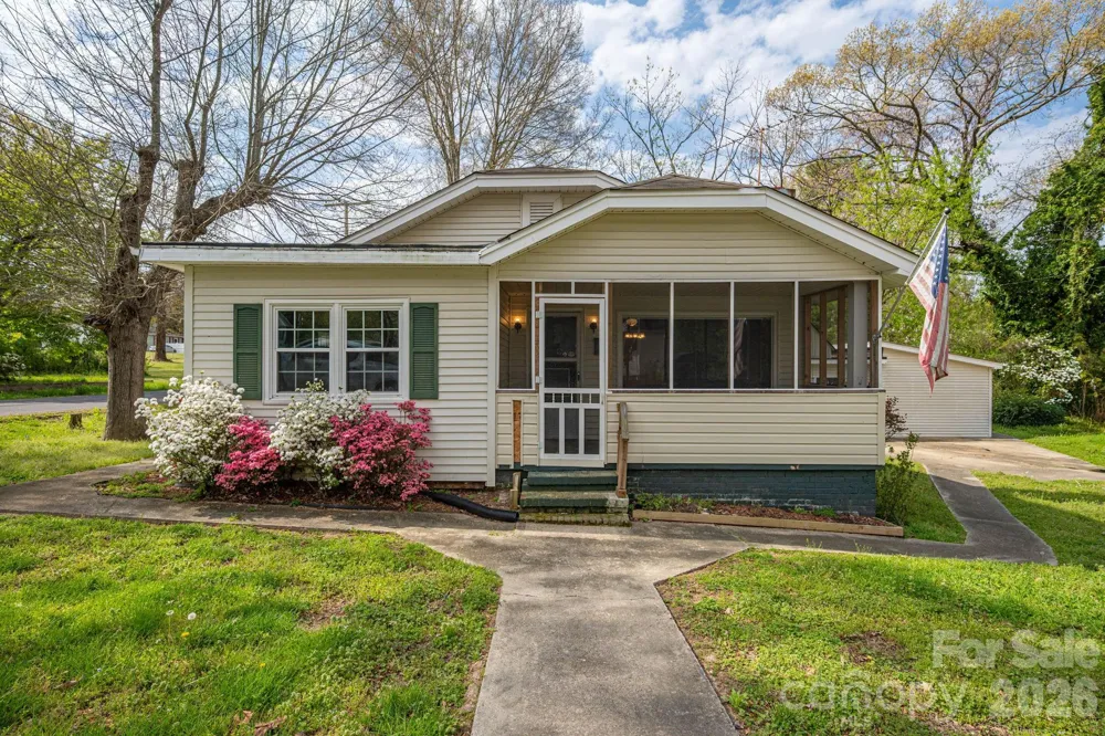 111 E Carlton Street Dallas, NC 28034