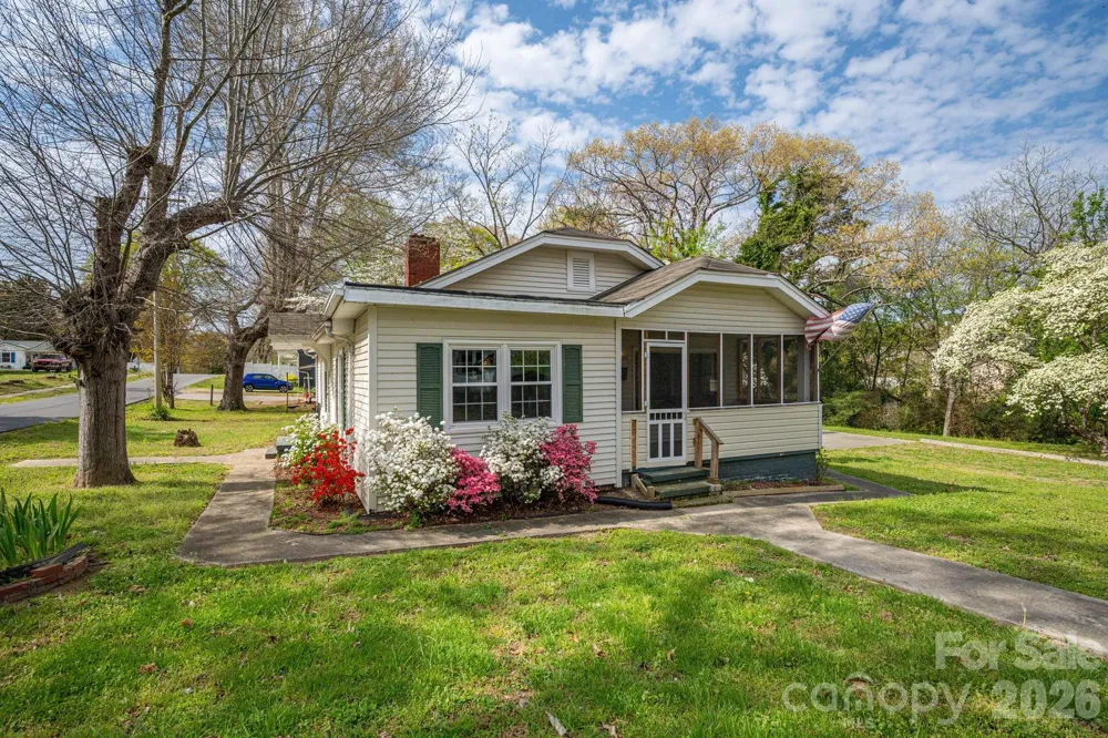 111 E Carlton Street Dallas, NC 28034
