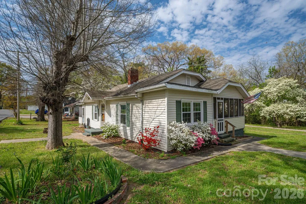 111 E Carlton Street Dallas, NC 28034