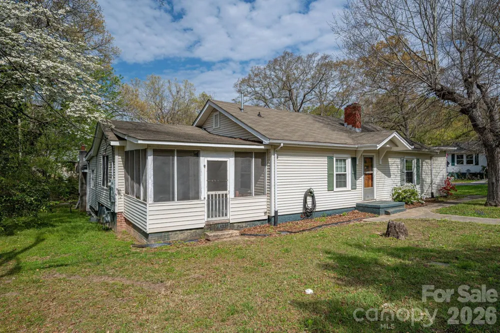 111 E Carlton Street Dallas, NC 28034