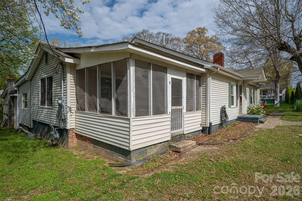 111 E Carlton Street Dallas, NC 28034