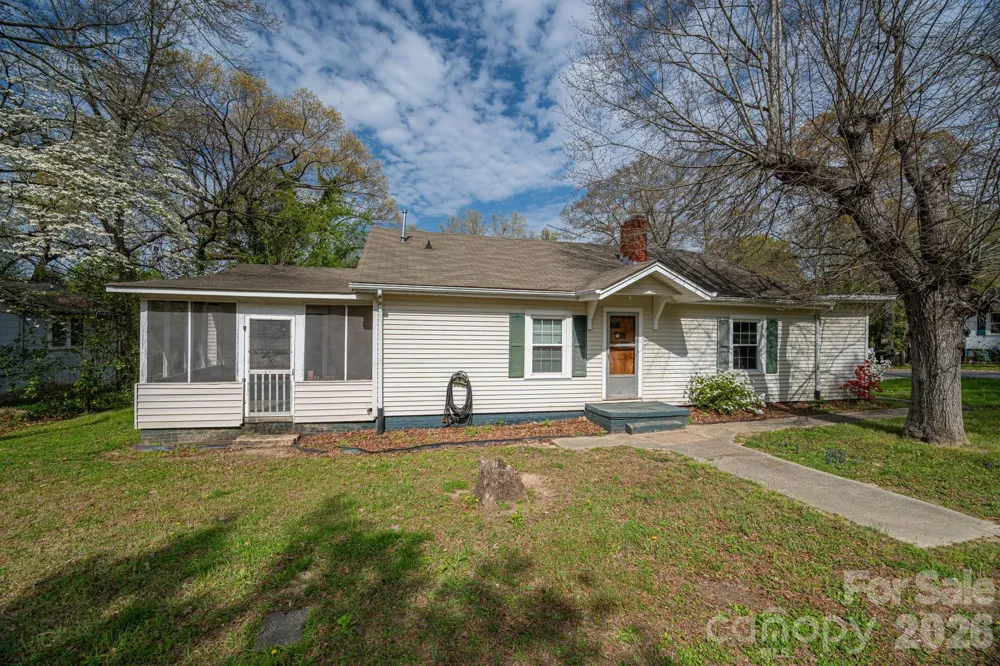 111 E Carlton Street Dallas, NC 28034
