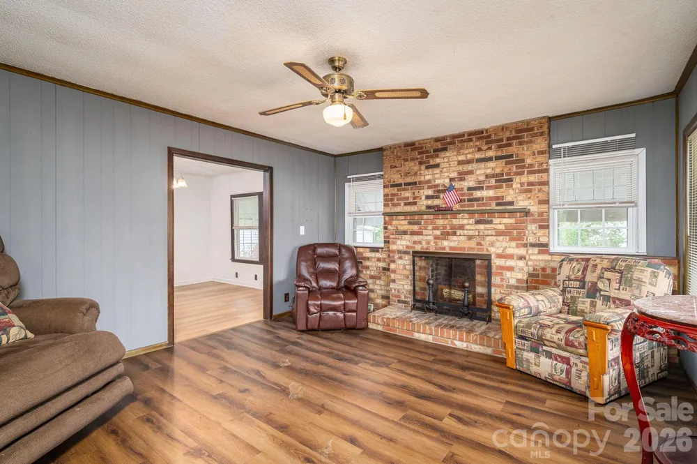 111 E Carlton Street Dallas, NC 28034