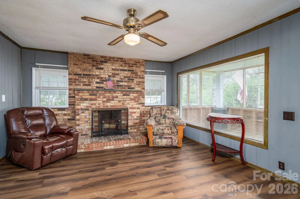 111 E Carlton Street Dallas, NC 28034