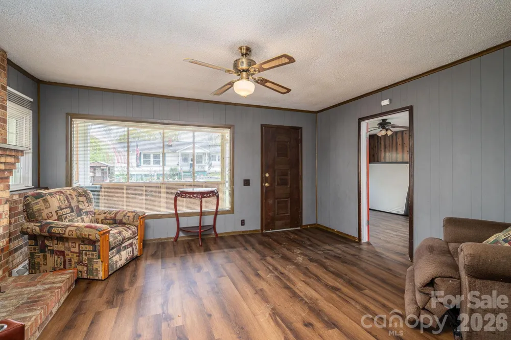 111 E Carlton Street Dallas, NC 28034