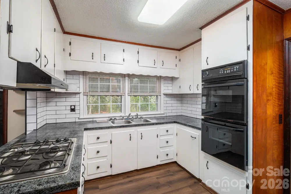 111 E Carlton Street Dallas, NC 28034