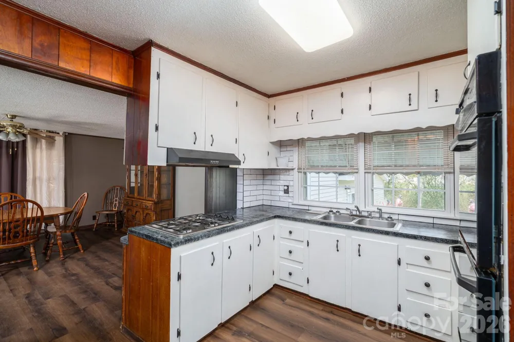 111 E Carlton Street Dallas, NC 28034