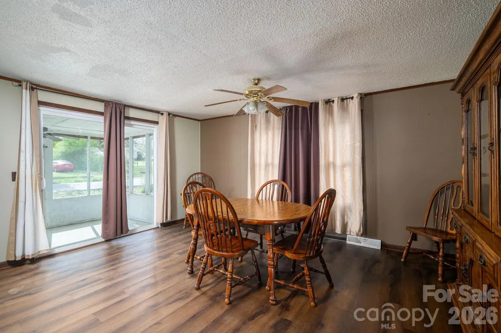 111 E Carlton Street Dallas, NC 28034