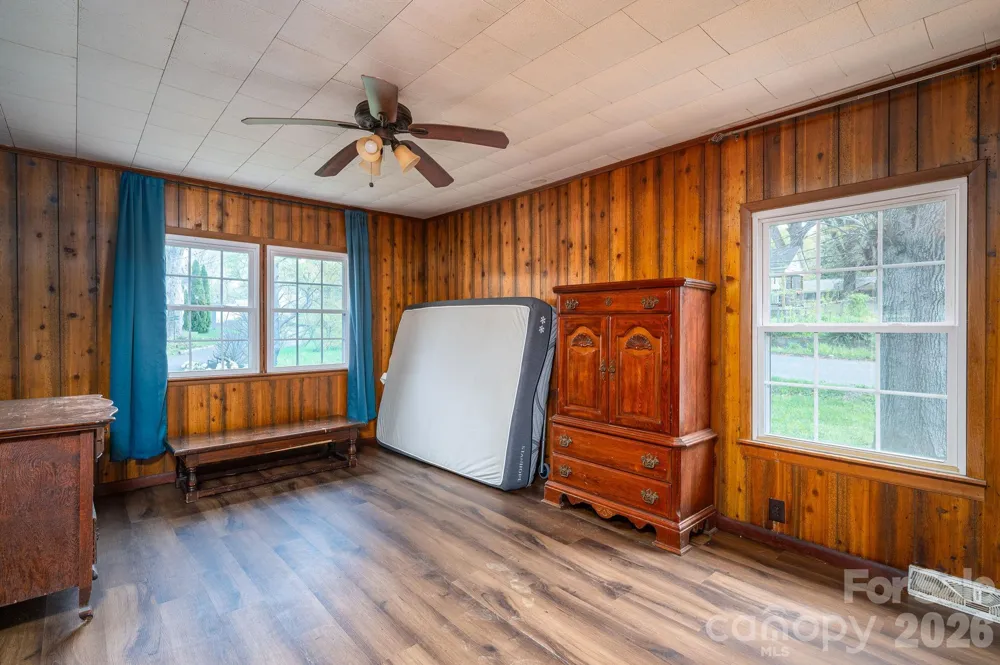 111 E Carlton Street Dallas, NC 28034