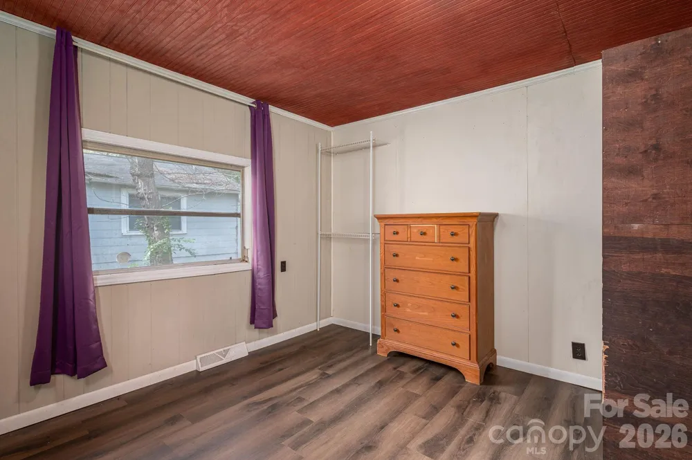 111 E Carlton Street Dallas, NC 28034