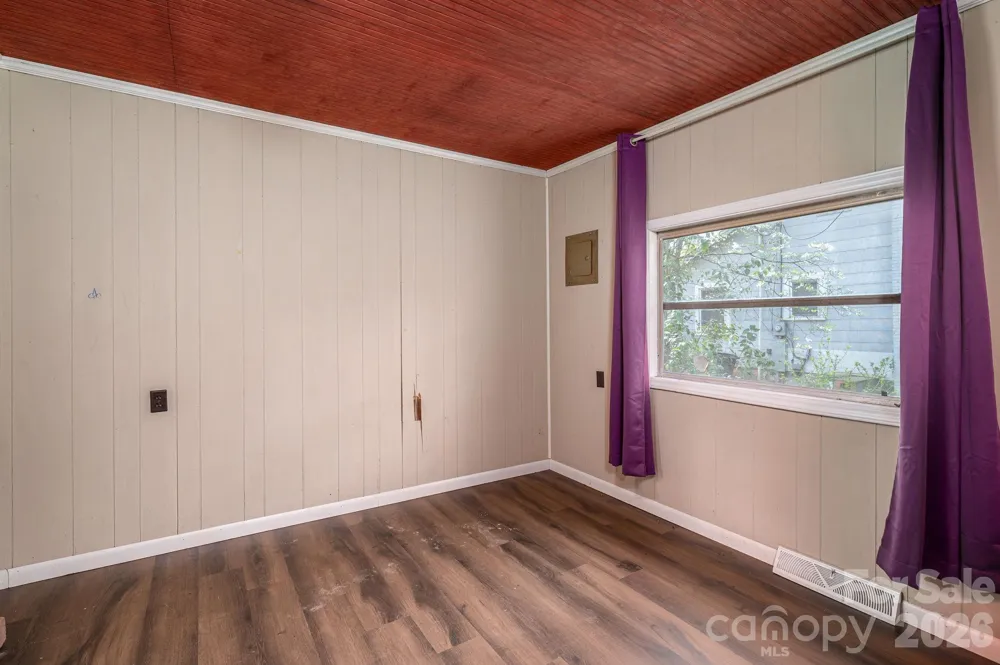 111 E Carlton Street Dallas, NC 28034