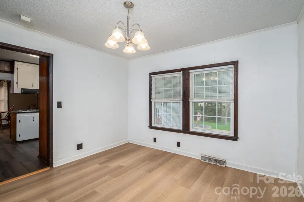 111 E Carlton Street Dallas, NC 28034