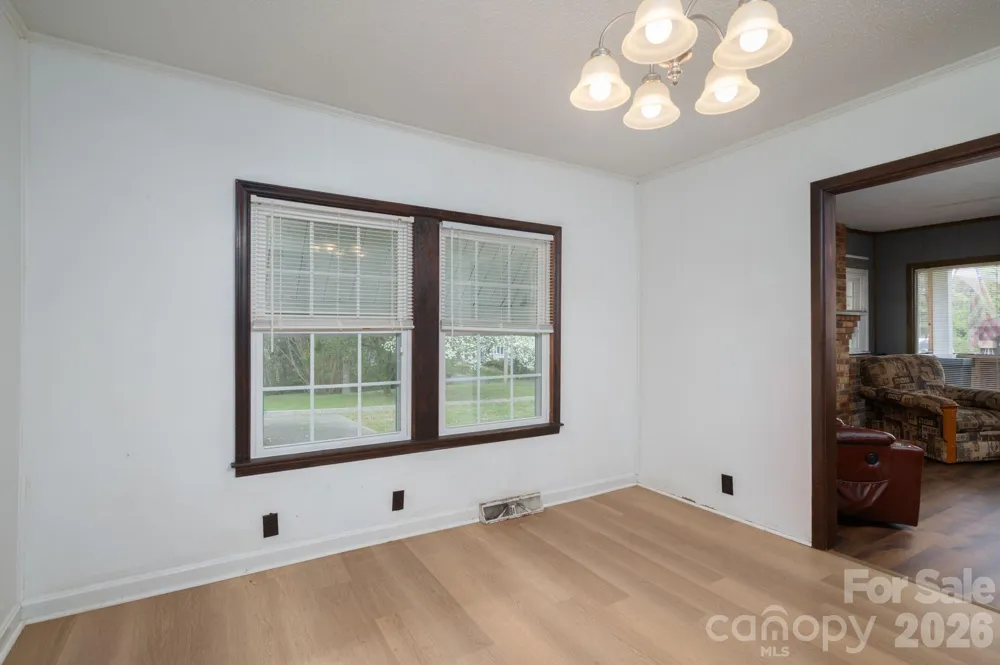 111 E Carlton Street Dallas, NC 28034