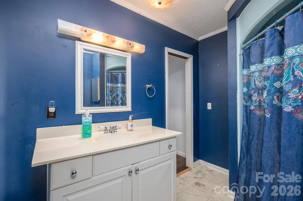 111 E Carlton Street Dallas, NC 28034