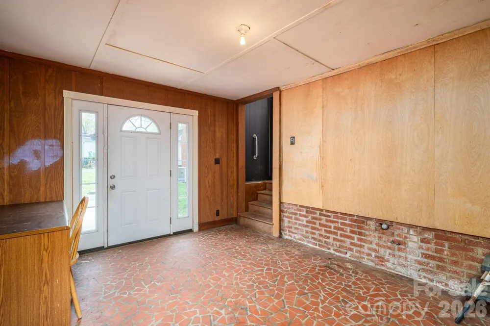 111 E Carlton Street Dallas, NC 28034
