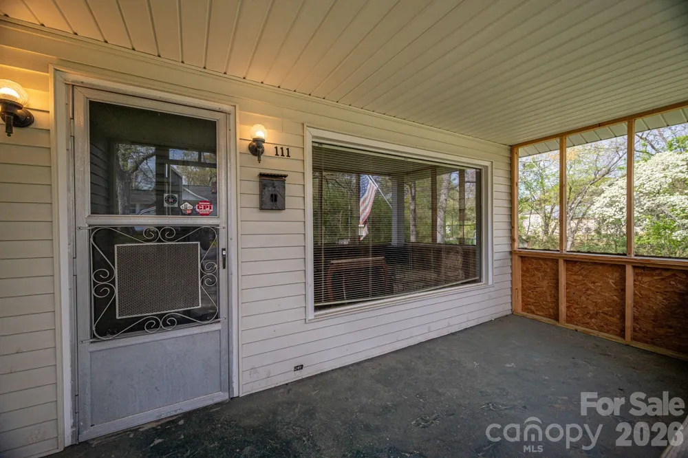 111 E Carlton Street Dallas, NC 28034