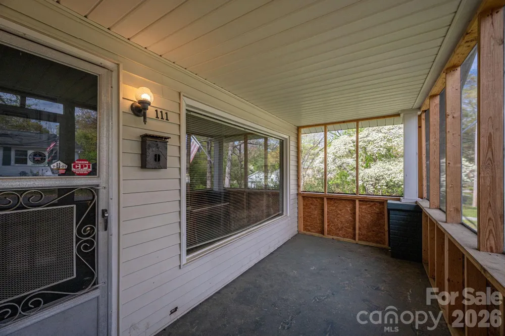 111 E Carlton Street Dallas, NC 28034