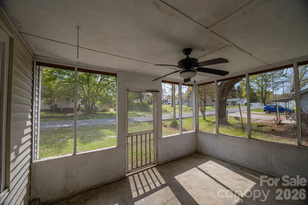 111 E Carlton Street Dallas, NC 28034
