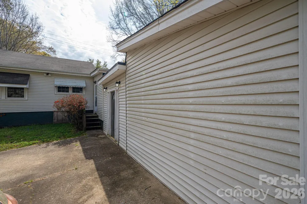 111 E Carlton Street Dallas, NC 28034