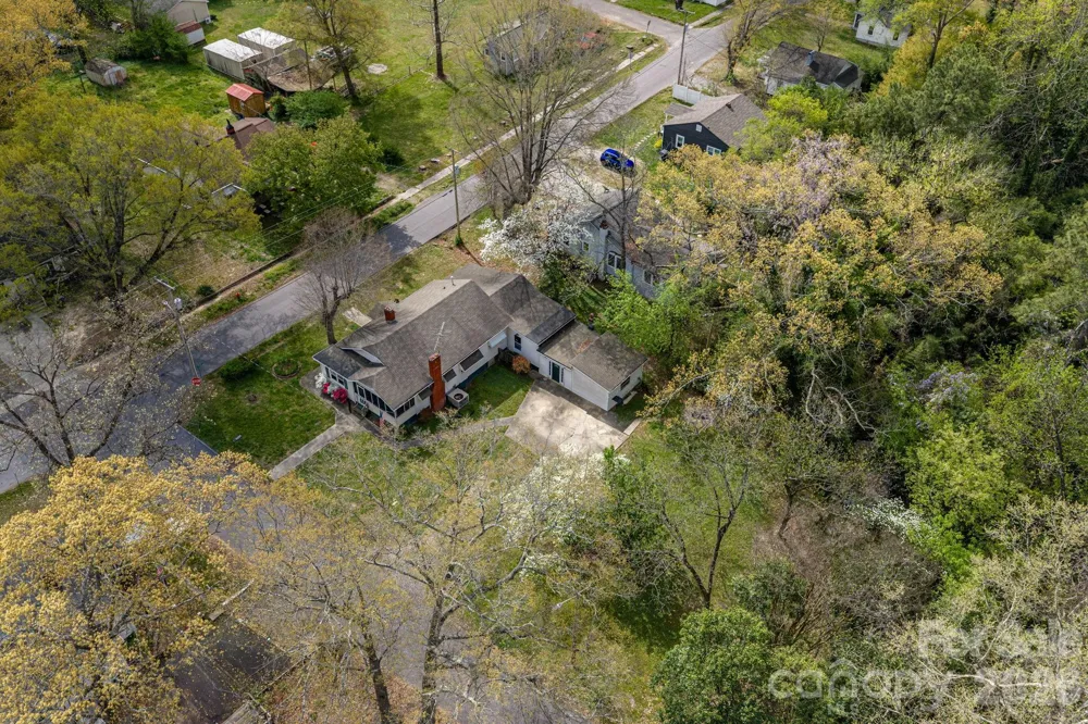 111 E Carlton Street Dallas, NC 28034