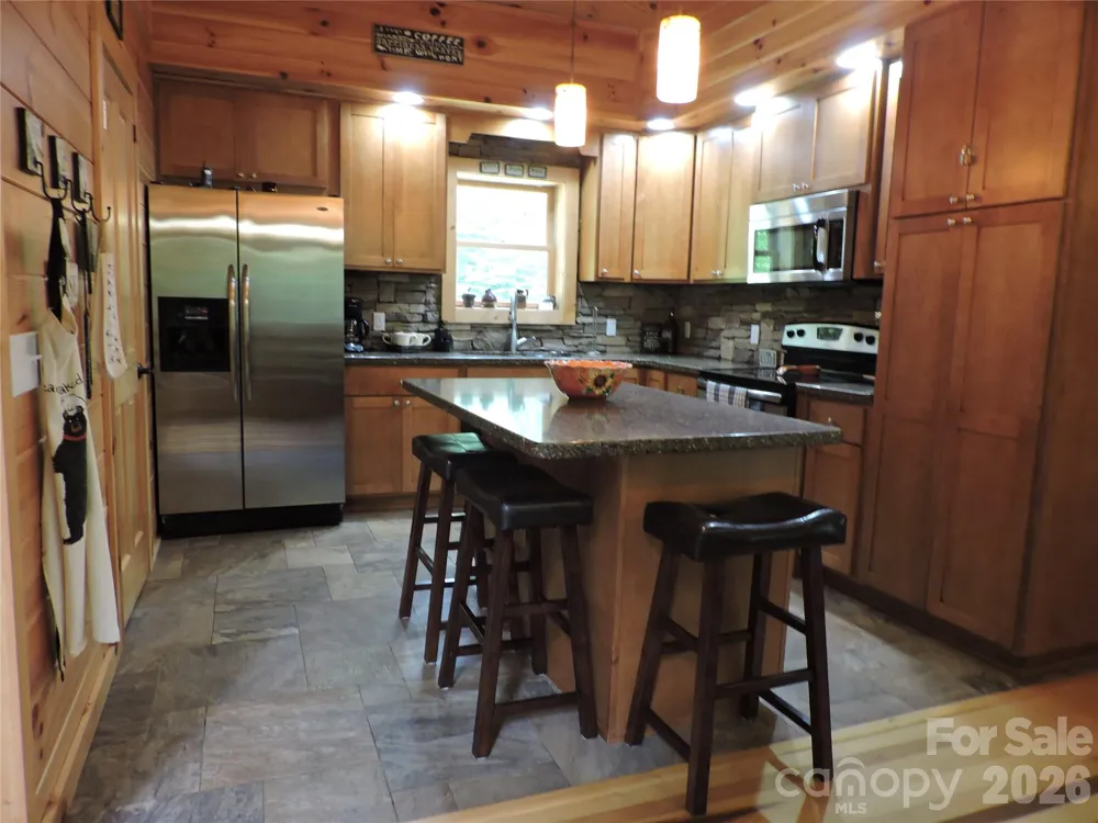 103 Chucks Lane Bakersville, NC 28705