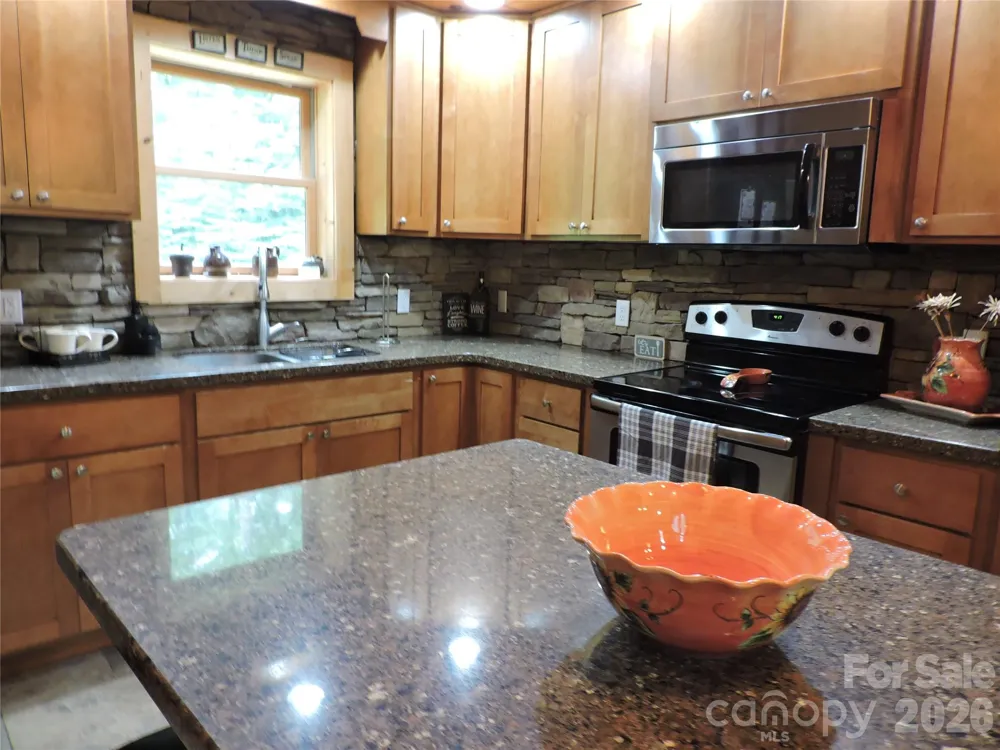 103 Chucks Lane Bakersville, NC 28705