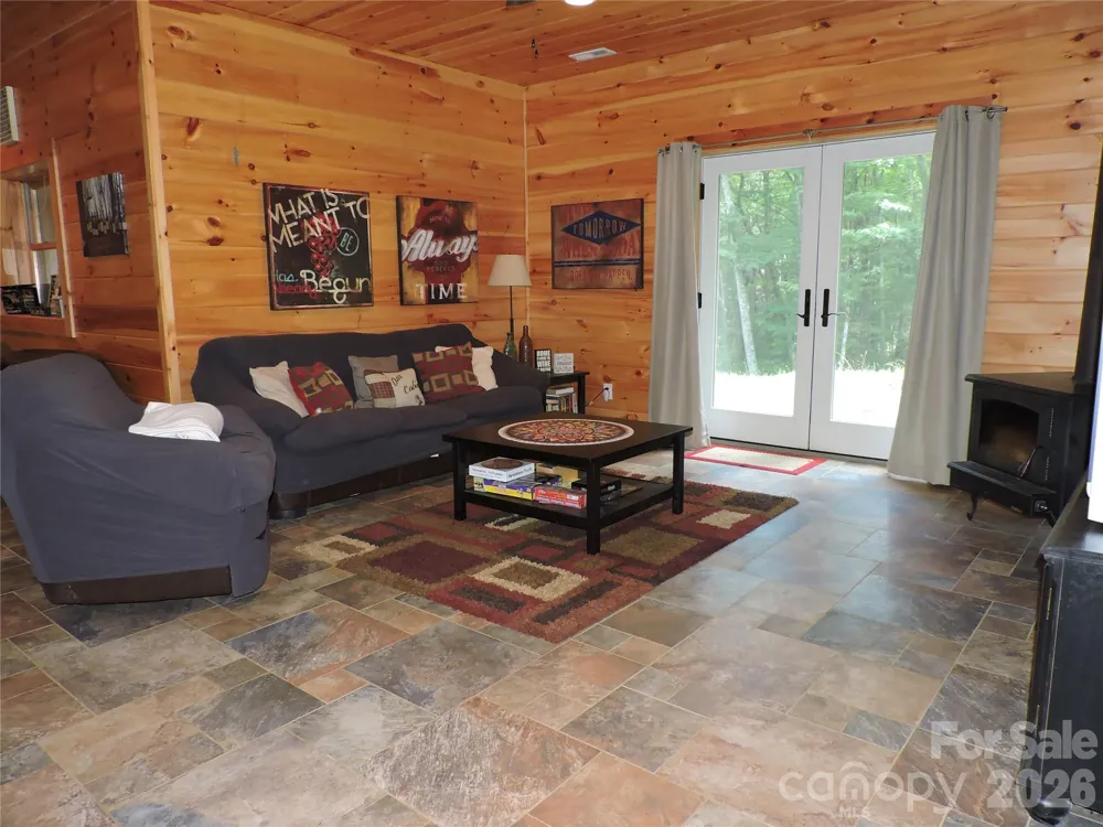 103 Chucks Lane Bakersville, NC 28705