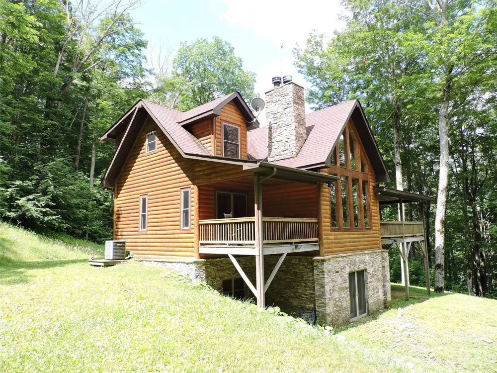 103 Chucks Lane Bakersville, NC 28705